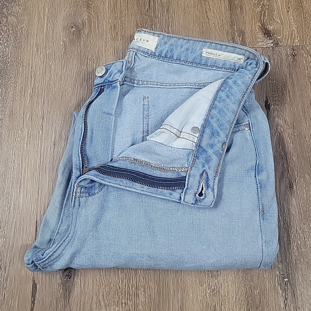 Pac Sun Denim Mom Jean Light Wash Size 29